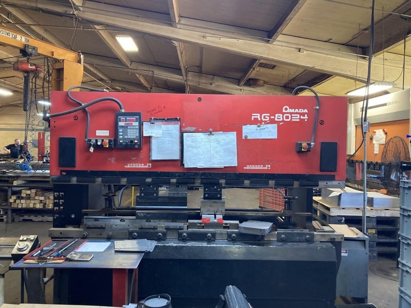 80 Ton, Amada #RG8024, press brake, 8.2' OA, 80.7" between housing, 3.94" stroke, 15.75" throat, 1999