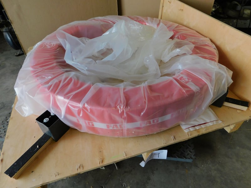 FAG #239/900-K-MB-T52BW-C3, spherical roller bearing, 900mm dia. bore, 1180mm OD, 206mm W, 400 RPM, NEW