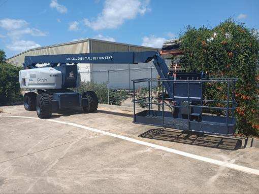 500 lb. Genie #Z-80, Articulated Boom Lift, 84' working height, 78' platform height, 60' horiz.reach, 2012