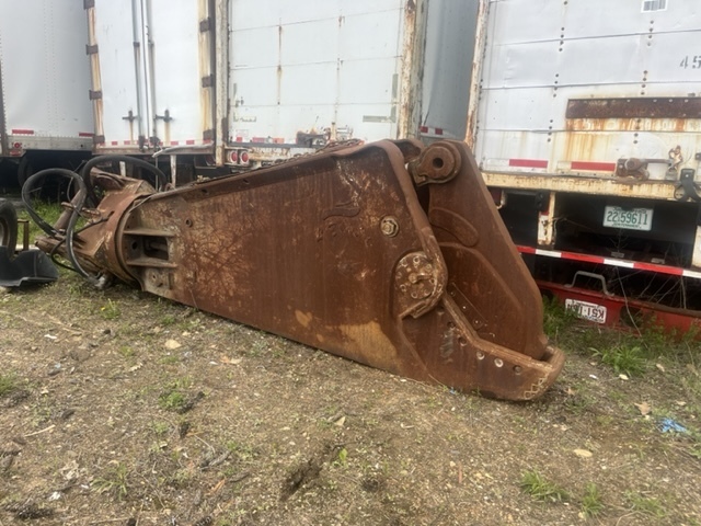 LaBounty #MSD40, mobile hydraulic shear, 27" shear opening, 29" throat to tip