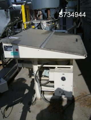 12" wide x 1' long, Syntron #PEM 152-10, Feeder, Carbon Steel, 6 cu.ft. hopper