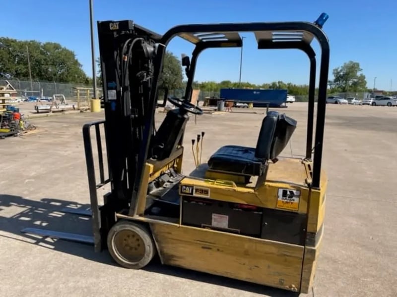 3500 Lb Caterpillar F35 Standard Forklift 191 Triple Mast Cushion 3500 Lb Caterpillar F35 Standard Forklift 191 Triple Mast Cushion