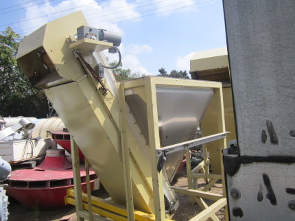 25 cu.ft. Han-Tek, Hopper, 54" x 54" hopper, pyramid bottom, 20" side incline cleated conveyor, 74" H