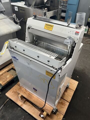 JAC Venice, Bread Slicer, 36 Blades, 1/2" Slice, with estop, mobile