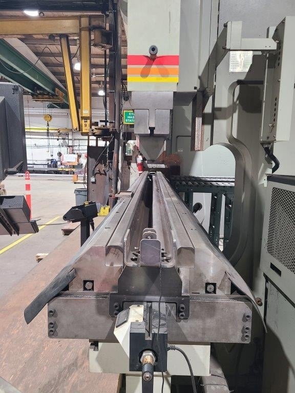 1500 Ton, Accurpress #7150016, CNC hydraulic press brake, ETS 3000 ctr ...