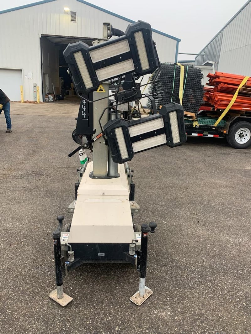 Magnum #PLT240 Pro light plant, S/N 3002015595, 2017