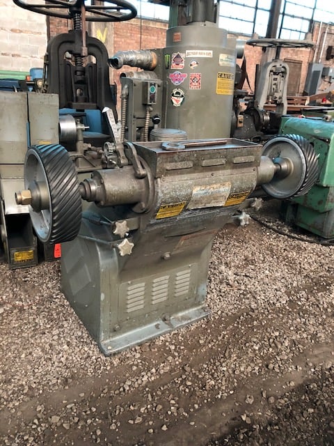 Hammond #7VRO-C, vari-speed, 7-1/2 HP, 1-1/4" arbors, backstands & DK-8 DusKolector