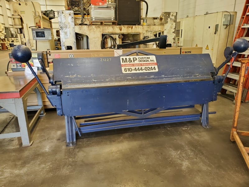 12 gauge x 8' Chicago #812, manual apron brake, independent manual clamping on each end w/adjustment