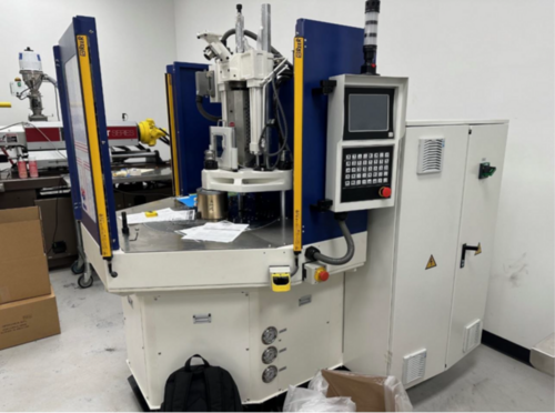 28 Ton, 1.62 oz., Tayu TYR200, vertical injection molding machine