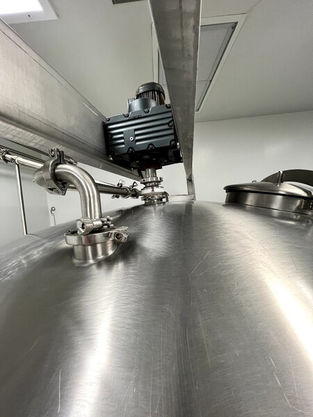 1600 gallon EBR, jacketed mixing tank with load cell for Sale Surplus