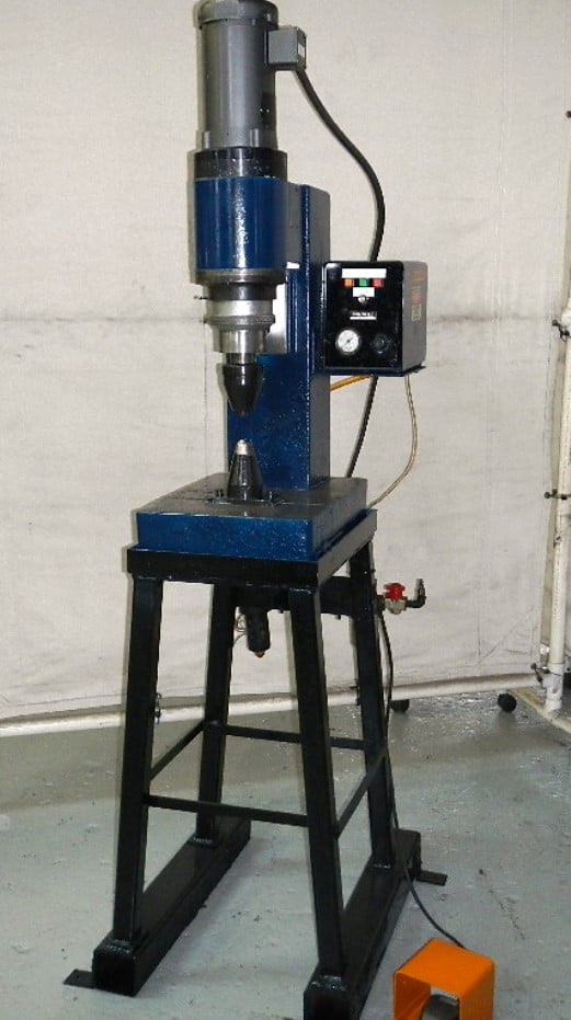 Taumel #T-501, riveter, 0.55" rivet capacity, 6.6" throat, 14" x18" bed, 2000