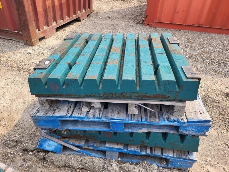 Metso #614328795800, movable jaw plate for jaw crushers