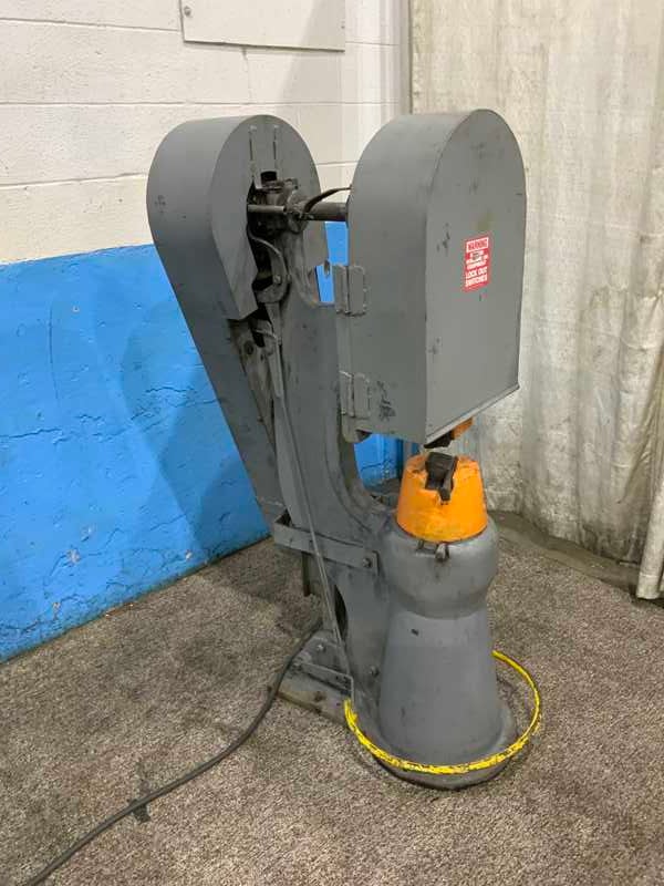 25 lb. Little Giant forging hammer 8 stroke 6 H x 10 D throat 2 rounds 375 SPM 1 HP for Sale Surplus Record