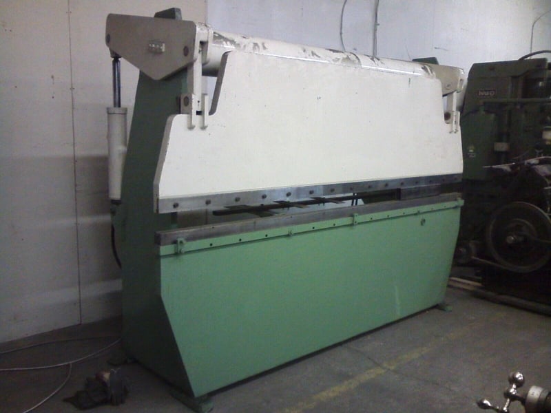 80 Ton, Accurpress #78010, Hydraulic Press Brake, 10' Bed length, 2800 psi, 550-600 V, 1976