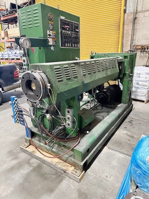 3.5" HPM #3.5TMC-24, non-vented extruder, electrically heated, air cooled, Witlock dryer, 1994