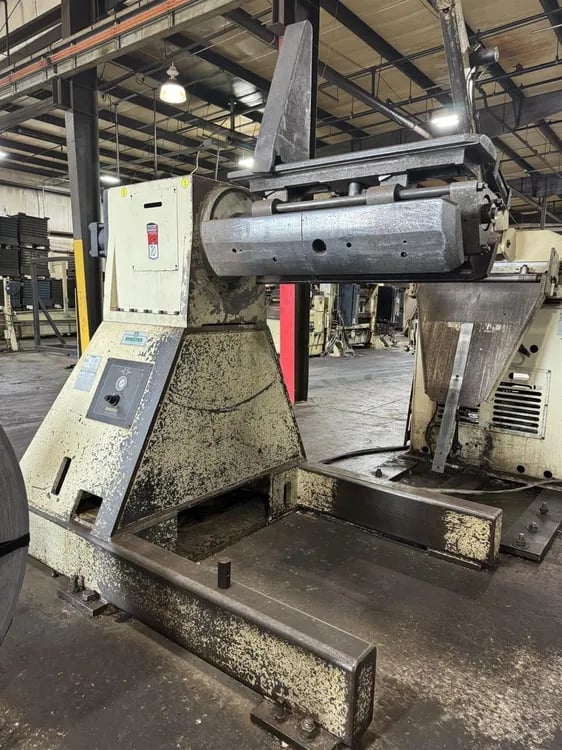 24000 lb. Minster #MRH20-38S / MSH30-32-7, reel & straightener, 32" x.156" stock, 72" OD, 20"-24" ID, 3-leaf