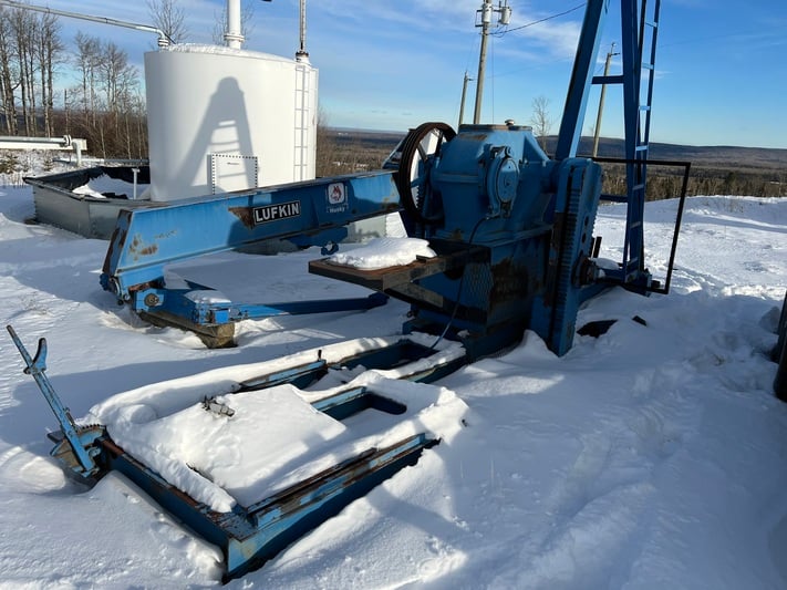 114 Lufkin #C114D-143-64, pump jack, 2000 For Sale | Surplus