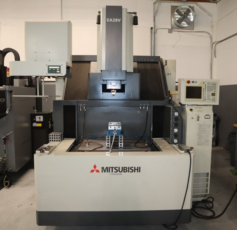 Mitsubishi #EA28V, 25.6" x 17.7" x 13.8" travels, Mits 700 Control, 20 AEC, 3 sided drop tank, 120 amp, 2008