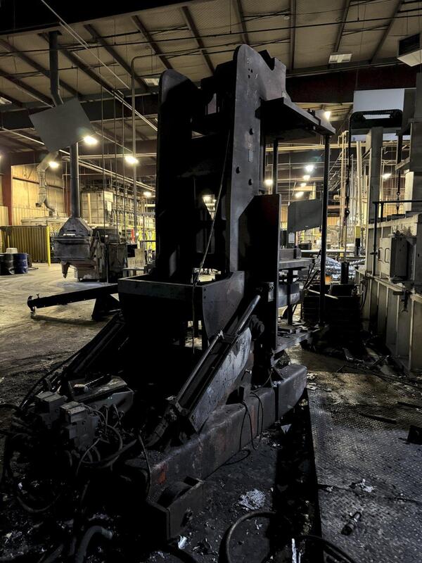 Hall #3H, molding machine, 32" x 42" platen, controls & tie bars, no hydraulics