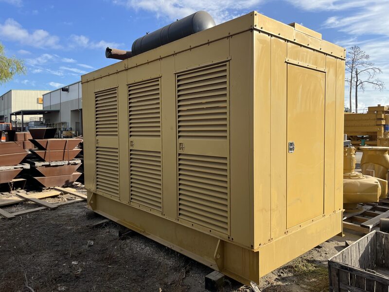 Caterpillar #3412, enclosure