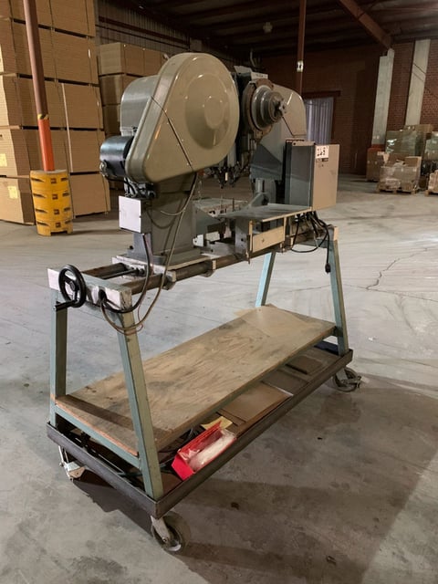 National Rivet #500B, 5/32" x 3/4" rivet capacity, 10" throat, S/N 1787, 500B