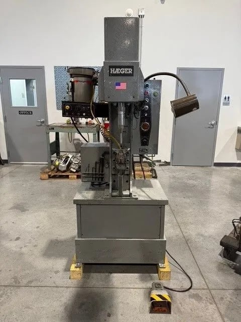 6 Ton, Haeger #HP6-B, hydraulic insertion press, 8.5" stroke, 18" throat, autofeed bowl, 18 gallon hydraulic