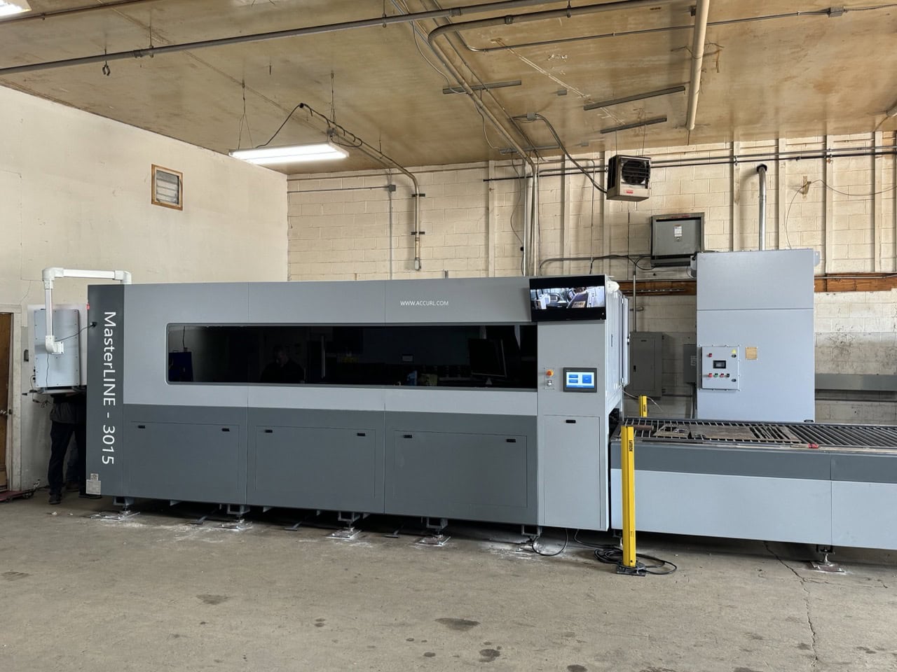 Accurl #MasterLine-3015, Fiber Laser, 12 KW, 5' X 10' Shuttle, 13' 1" x 6' 6" dual table, w/ dust collector &