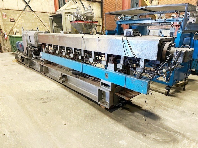 3.94" Leistritz #ZSE100GL/44D, co-rotating twin screw extruder, 442 HP DC motor, Eurotherm temperature