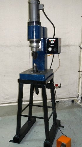 Taumel #T-501, Orbital head forming machine, .55" cap., 6.6" throat