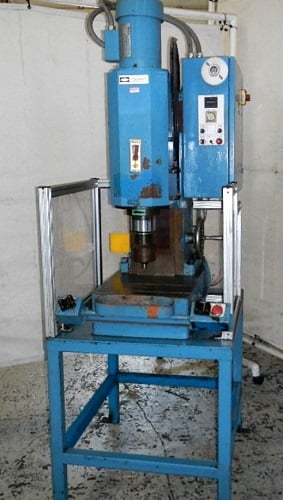 VSI #TM-23, Orbital riveter, 5/8" cap., 3" stroke, 9" throat, 1 HP, 1996