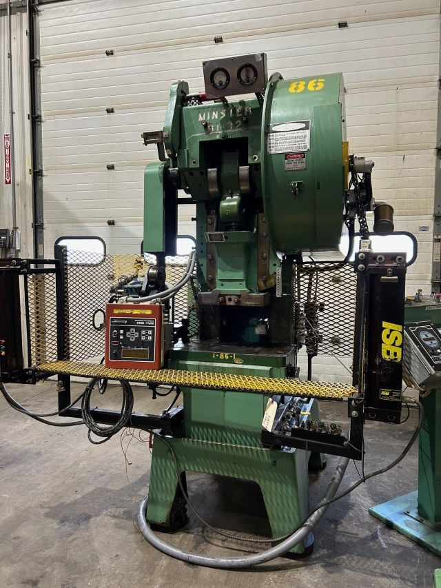 32 Ton, Minster #B1-32 Fixed Base, S/N 22123, 1.5" stroke, 0-800 SPM, 2.25" slide adjustment, 10" Shut