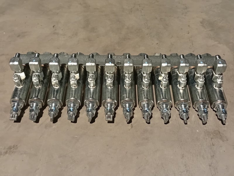 Hitachi #4446881, lubricating system valve (upperstructure), new surplus