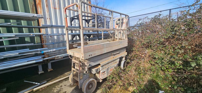 800 lb. JLG #2630ES, scissor lift, electric, 26' lift height, 30" x 90.5" platform