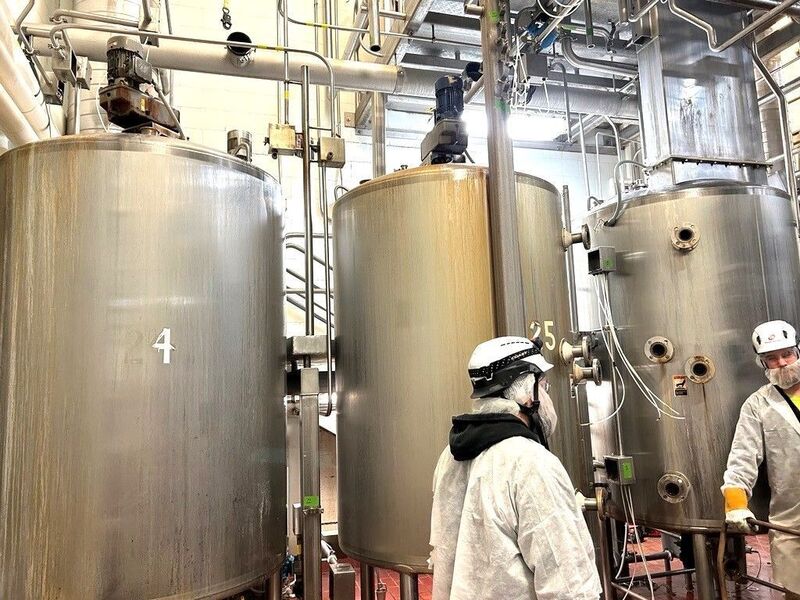 600 gallon Walker #PZ-CB, 75 psi @ 320°F jacketed Stainless Steel mix tank / kettle, 4' 3" diameter x 6' T/T