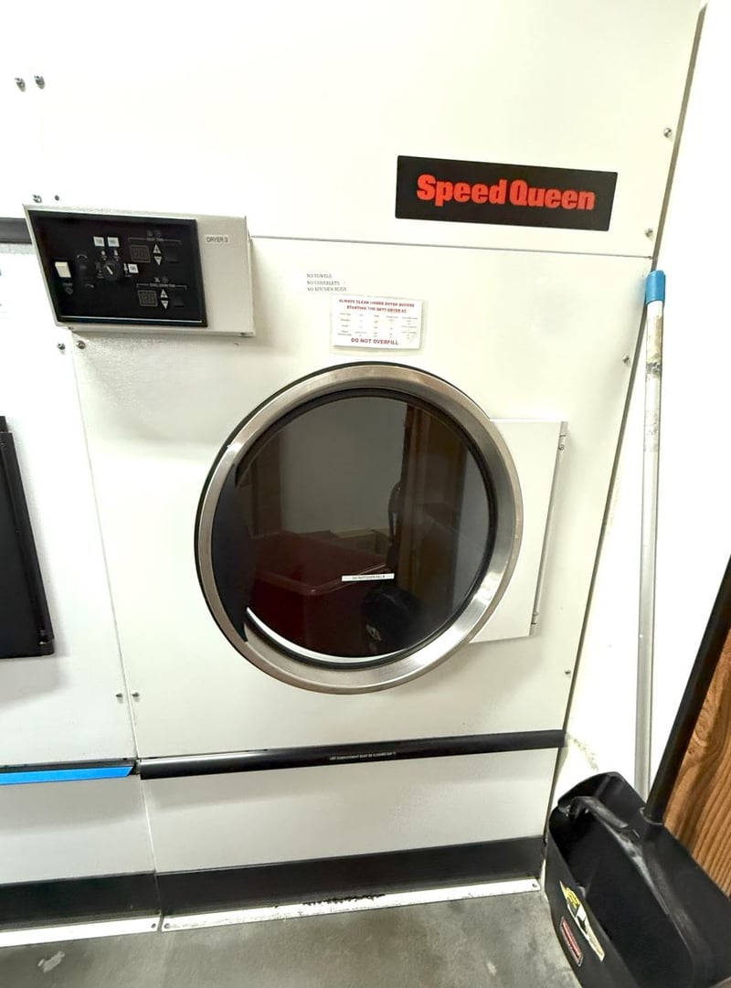 120 Lb. Speed Queen #ST120NRQF6G1W01, Natural Gas Heated Dryer, Reversing Cylinder, 300000 BTU/hr., 240 V