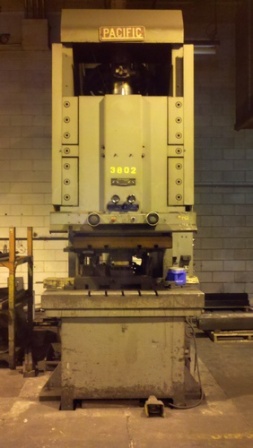 250 Ton, Pacific #250PF-OBS, 12" stroke, 34" x58" bed, dual palm & foot controls, 1985