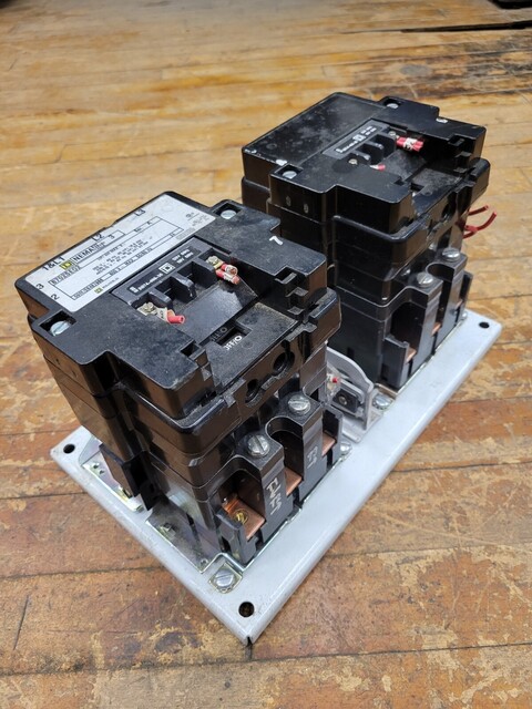 Square D, 8702SE02, Reversing Contactor, 600VAC, Series A Size 3 Coil 110/120V SEO2