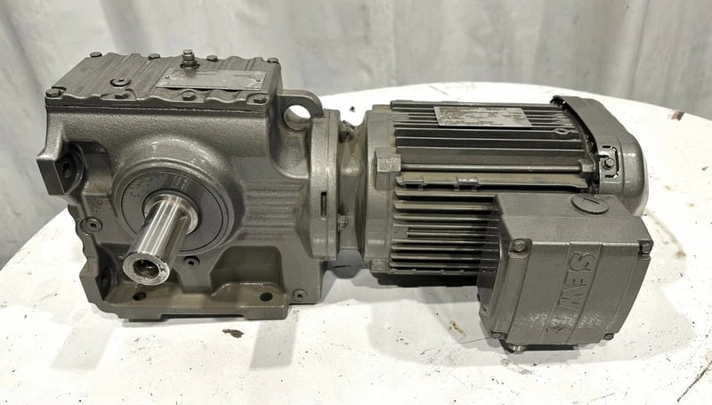2 HP 300-1800 RPM Sew-Eurodrive #S67-DRN90L4, Inverter Duty Motor w/Gear Reducer, 20.37:1 Ratio, 3 Phase, 60