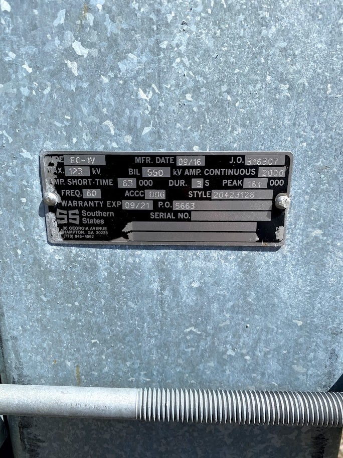 2000 Amp. SOUTHERN STATES, EC-1V, 123000 V, HORIZONTAL MOUNT, CENTER BREAK