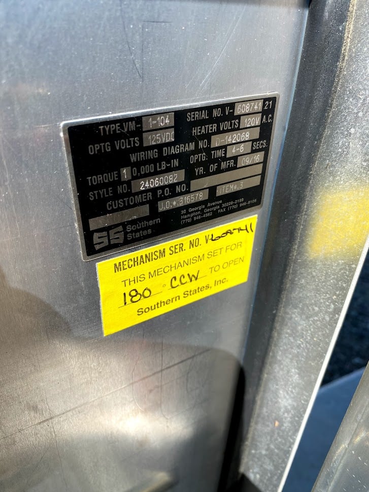 2000 Amp. SOUTHERN STATES, EC-1V, 123000 V, VERTICAL MOUNT, CENTER BREAK