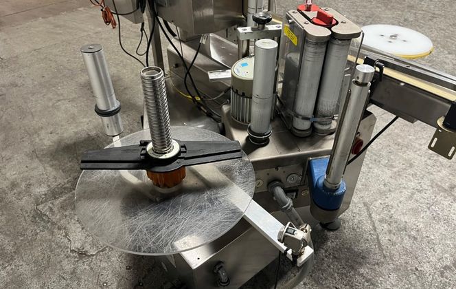 Labelstar #LS4000DX, Wrap-Around Labeler, Single-Head w/Feed Conveyor ...