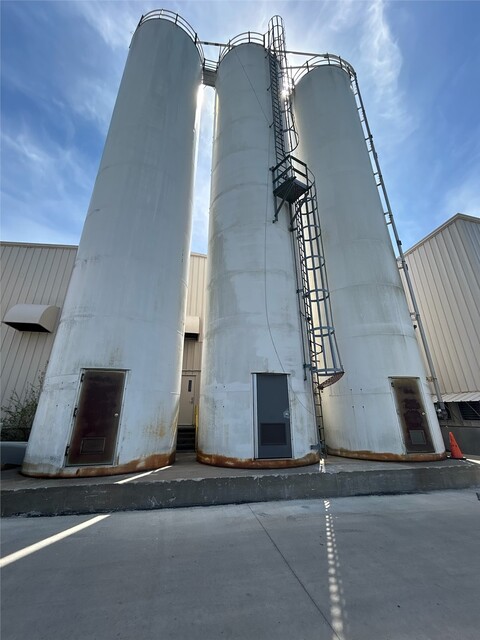 Silos, 5550 cu.ft., 12' diameter x 55' tall, ladders included, (3 available)