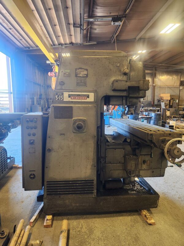 Kearney & Trecker #315-S15, knee type, sliding head, 1 HP, 230 V., 3 phase, 60 Hz, 1972