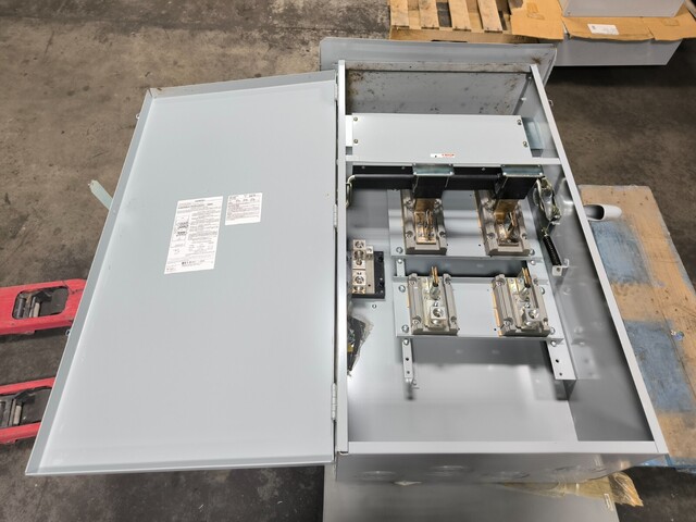 400 Amp. Siemens, NR325, Fusible Disconnect Switch, NR-325, 2 Pole, 240 VAC, 250 VDC