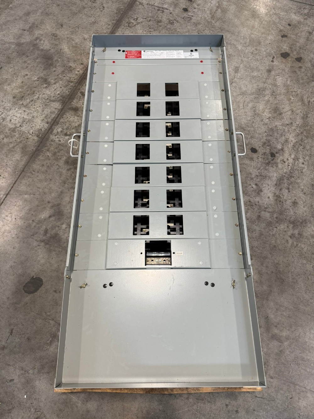 250 Amp. General Electric Spectra Series APN Heat Rated Plug-In Style Panelboard #29770601 3-Phase, 4-Wire