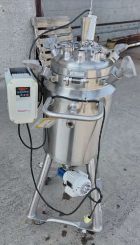 10.6 gallon DCI, 40 liter Stainless steel tank, agitated, 45 psi, 12" dia. x24"straight side, dish top &