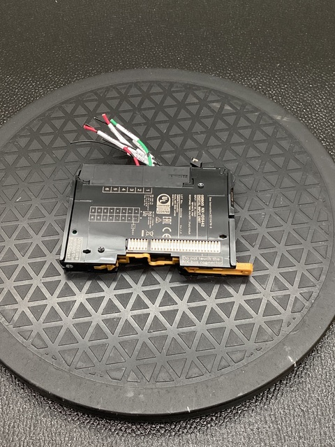 Omron nx-id5442 digital input module 24vdc 16pt used