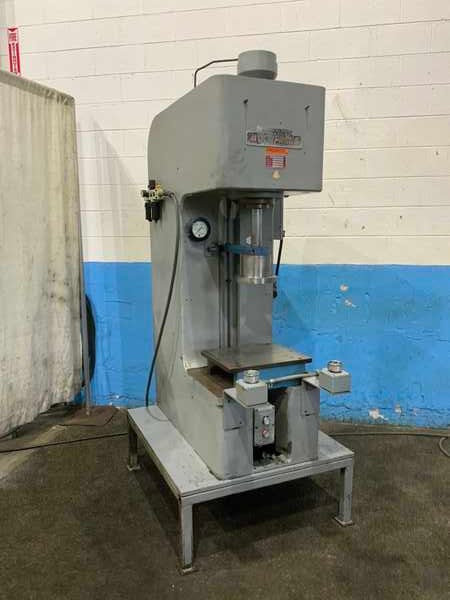 10 Ton, Denison #GC10C61D15A72S05, hydraulic C-frame press, 15" stroke, 10" throat, 7.5 HP