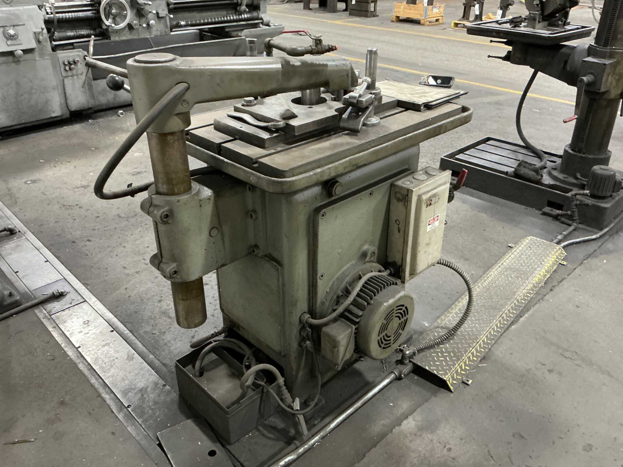 1-1/2" x 18" Hansford Davis #15, keyseater, 4-1/2"stroke, 19" throat, 12" work height, 2 HP