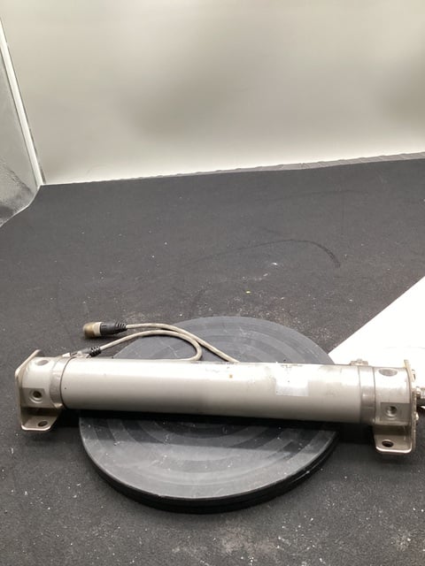 Smc cdg1ln32-200-k59w-11 Smc cylinder 32mm 200mm used